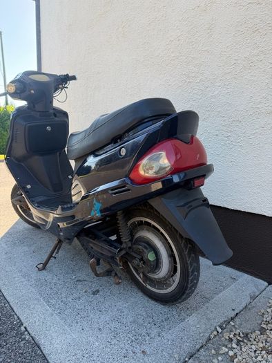 Electric moped