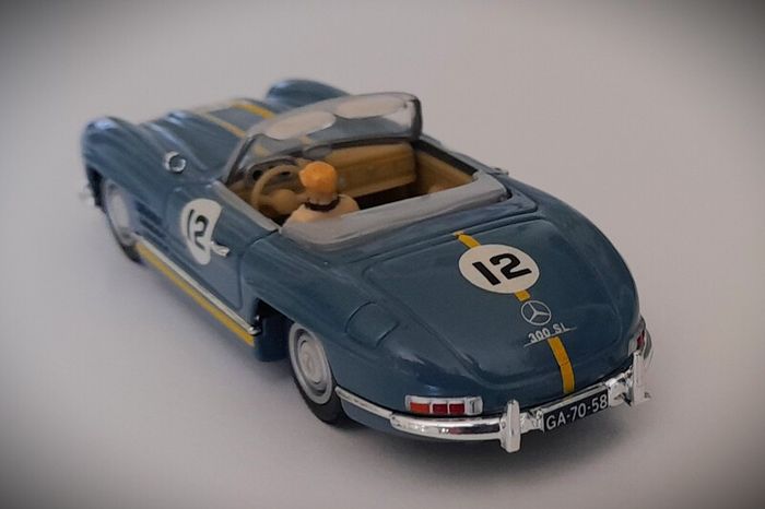 Diecast Model Mercedes-Benz 300SL (W198) Competition - Collectable Vanguards 1:43