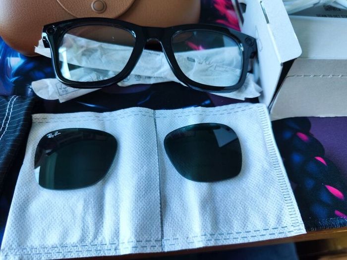 Ray-Ban Meta Smart Glasses Photochromic Lenses + Original Green Lenses Excellent Condition