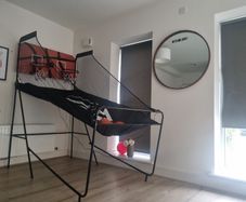 Basketball hoop game