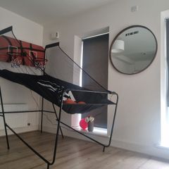 Basketball hoop game