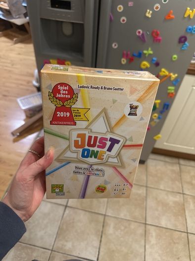 Just One board game (French)