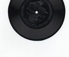 Monty Pythons Tiny Black Round Thing New Musical Express 1974 7 Inch Silly price 2 euro
