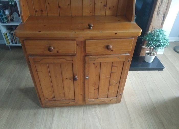 Pine dresser