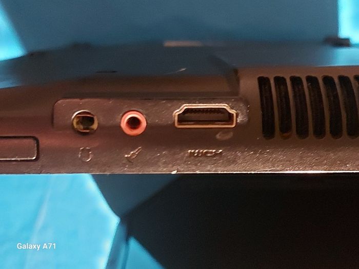 Samsung R610 15.6 inch Laptop, 3GB Ram, 300GB HDD, Intel Core 2 Duo CPU T6400 2.00GHz, indows 7 Home Premium, Chrome, Youtube, and VLC for best movie experience