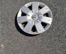 Nissan wheel trim