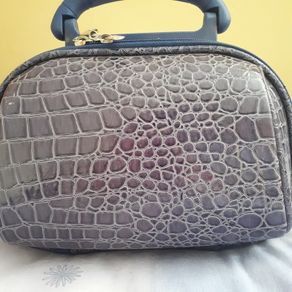 Pretty overnight Makeup bag