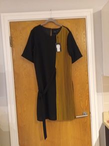 Vera Moda I. Scenery  Dress.    S.14.    B.N.W.T.