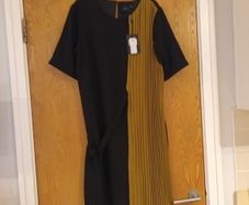 Vera Moda I. Scenery  Dress.    S.14.    B.N.W.T.