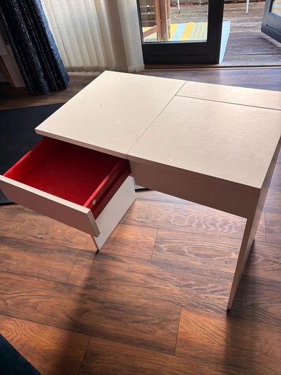 dressing table