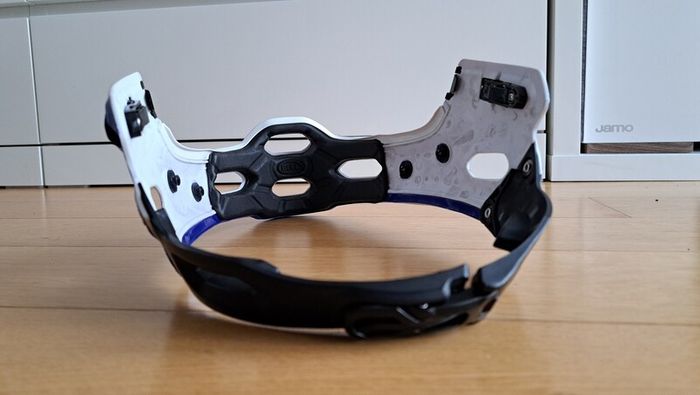 Bell Super 3R chin bar L/XL and spare parts - used, in excellent condition.