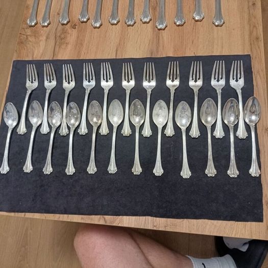F.B. Rogers American Chippendale silver-plated cutlery set
