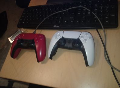 Red and white dual pulse controllers  read