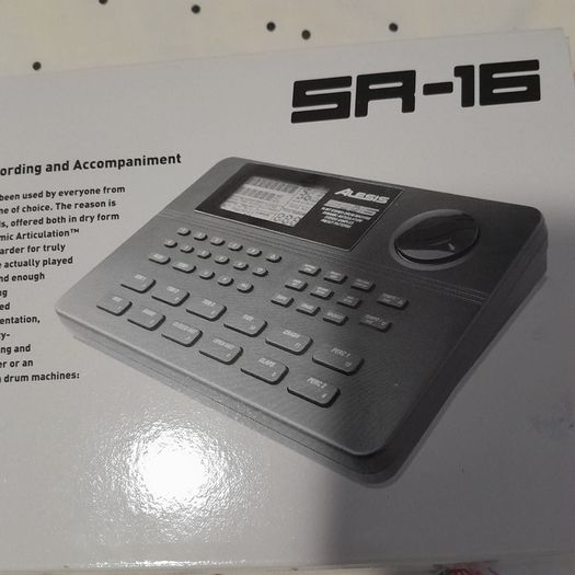 Alesis SR 16 drum machine