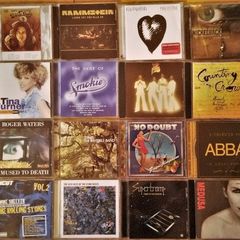 A lot of CD's.Hard,Rock,Pop.excell.10 for 40e.