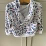 White zip up hoody with blue and pink flower 2-3yr Image 2
