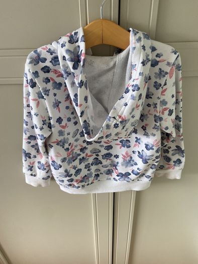 White zip up hoody with blue and pink flower 2-3yr
