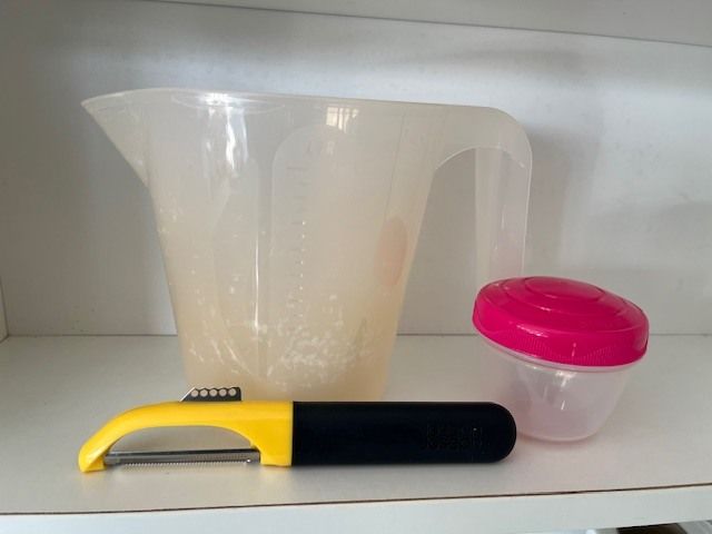 Bundle X 13  Items Of Kitchen Baking , Dining & Storage Items- Oxo, Chef Aid Sealer Clips, Silicone Bun Cases