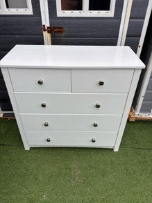 White chest of drawers