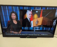 Sony Bravia 32 inch LCD LED TV / Monitor