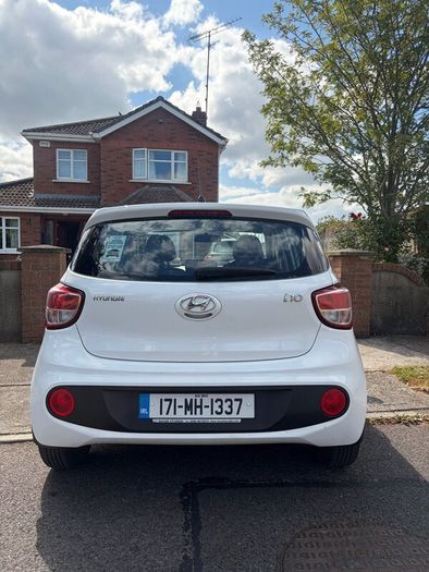 White Hyundai i10 - low owners - freshly serviced
