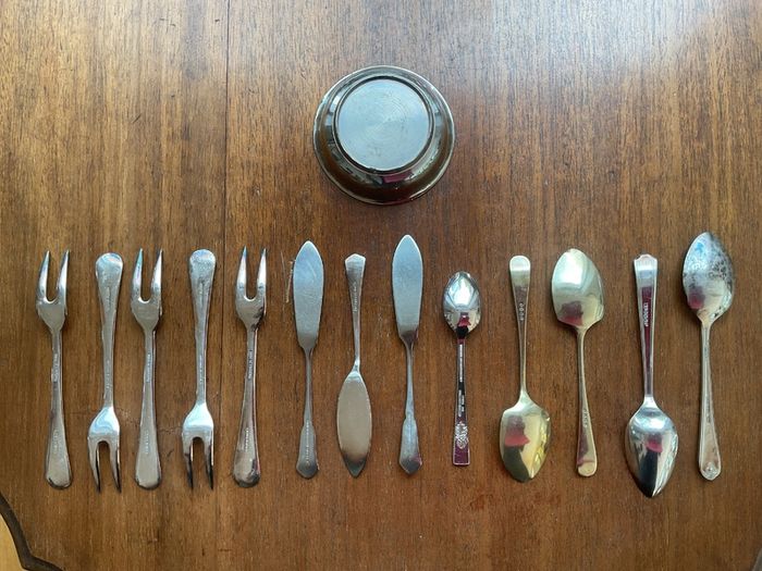 Assorted old cutlery.