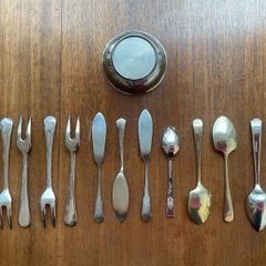 Assorted old cutlery.