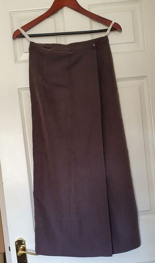 As New - Size 8 / 10 - A Lovely Fine Cord Wrap Around Skirt - Excellent Condition - #