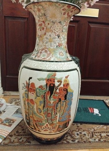 Large Chinese vase- 27inches height, 20 inches width