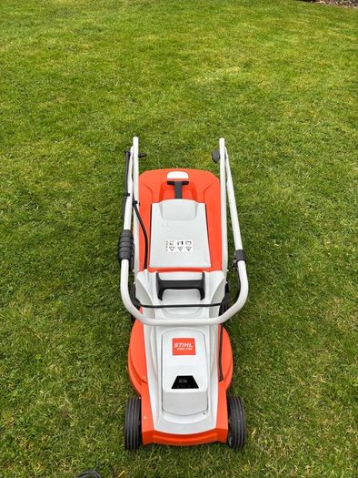 Still Battery Lawnmower