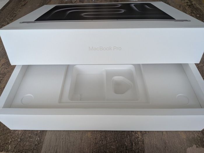 MacBook Pro 16 inch M3 Max 64GB RAM 1TB SSD Like New