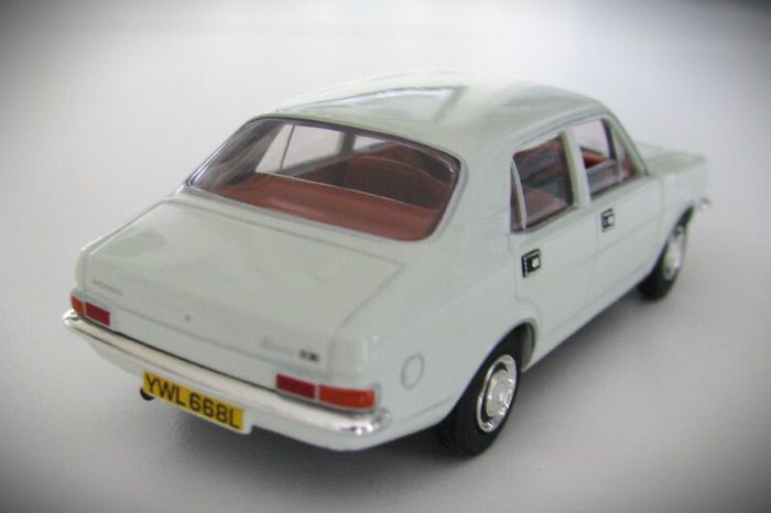 Diecast Model Morris Marina White - Collectable Vanguards 1:43