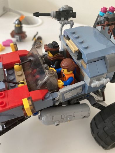 lego 70827 Lego movie two Emmet and Lucy's escape buggy