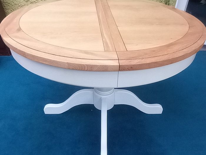 Round dinning table extendable