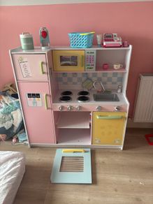 large toy kitchen by kids Kraft