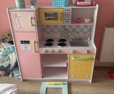 large toy kitchen by kids Kraft