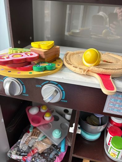Toy kitchen / FREE