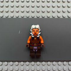 lego Star Wars sw0452 Ahsoka Tano (Padawan) minifigure - Reddish Brown Backless Vest with Necklace and Belt