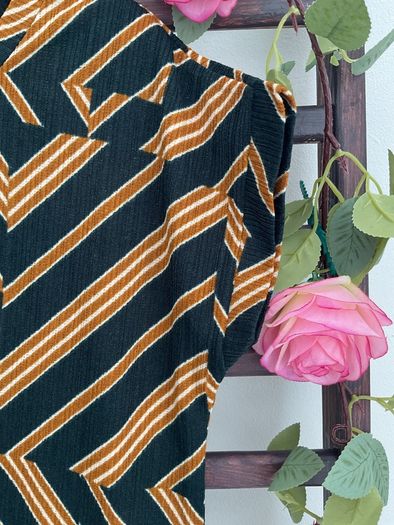 top Bnwt dark green & mustard top onesize