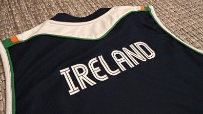 Republic of Ireland sleeveless Umbro training jersey top shirt football