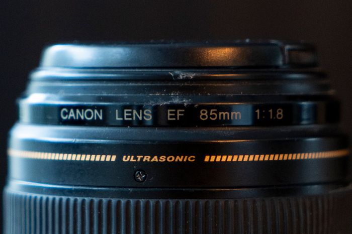 Canon EF 85mm f/1.8 USM lens