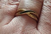 Beautiful vintage ring Avon.