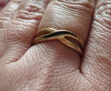 Beautiful vintage ring Avon.