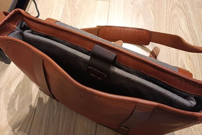 Leather messenger bag