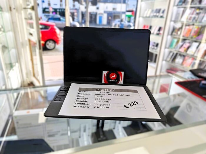 Hp 250 G8 | I5-1035g1 | 16 gb | 256ssd | 15.6 inch screen