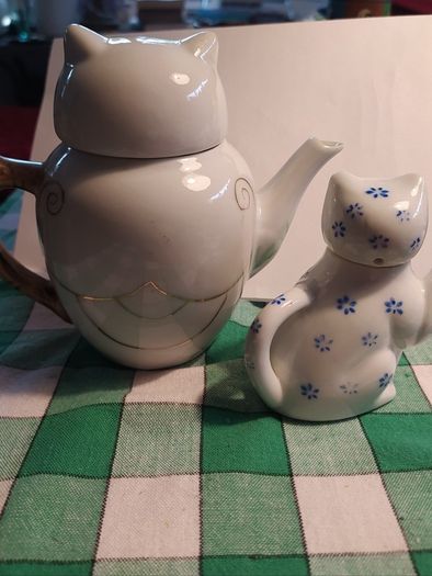 Vintage Chinese Owl & Pussycat, teapot & creamer