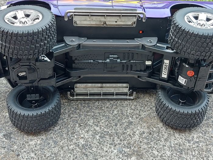 Ford F-350 Battery Powered Radio Controlled Truck. Just the Truck, No Controller
