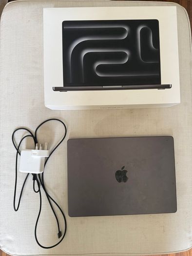 Mac book m3 Pro/14 inch/18GB/512