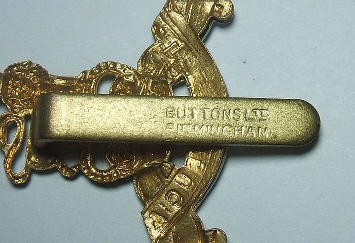 REGIMENTAL CAP BADGES (brass & bi-metal) - 5 original types (see below), militaria lot C.
