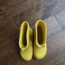 crocs wellies in yellow sunshine Image 2
